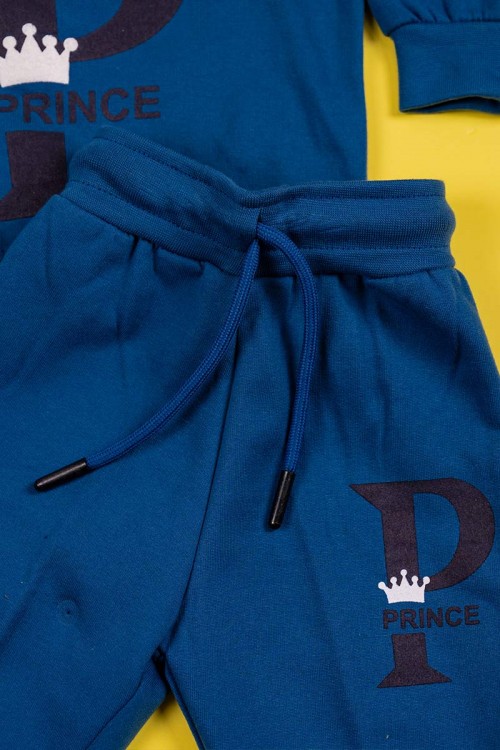 طقم قطعتين ولادي شتوي لون كحلي مزين كتابات من الأمام بأكمام طويلة مع بنطلون طويل برباط في الخصر و زم في الأطراف