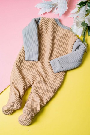 بربتوز أطفال شتوي مبطن لون رمادي و بيج مزين برسومات من الأمام ياقة دائرية بأزرار من الكتف و الأسفل و بأكمام طويلة