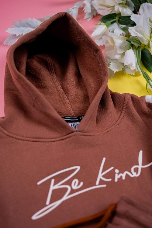 طقم-قطعتين-ولادي-لون-بني-مقلم-باللون-البيج-الفاتح-