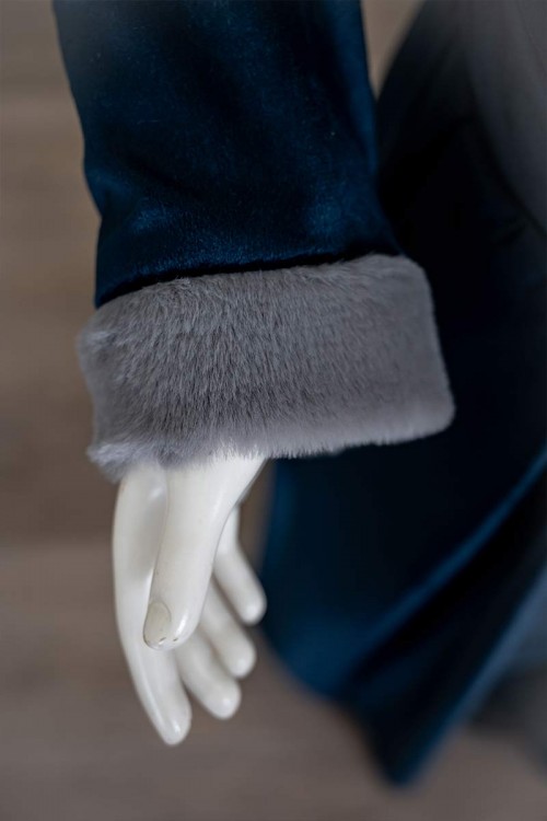 فستان-بناتي-طويل-متعدد-الألوان-مزين-بالفرو-في-الياقة-