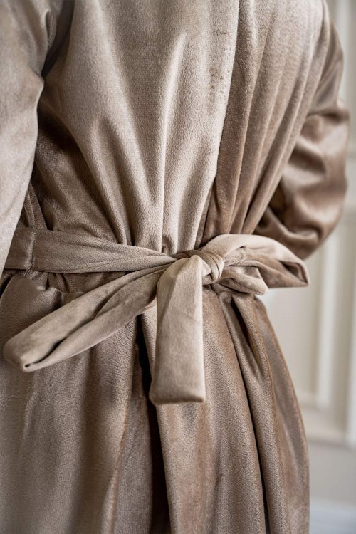 فستان-بناتي-طويل-متعدد-الألوان-مزين-بالفرو-في-الياقة-