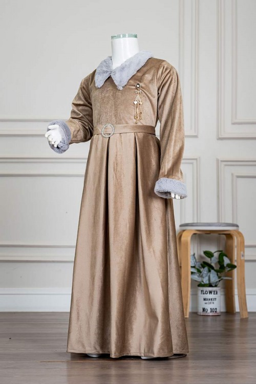 فستان-بناتي-طويل-متعدد-الألوان-مزين-بالفرو-في-الياقة-