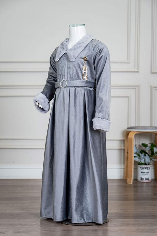 فستان-بناتي-طويل-متعدد-الألوان-مزين-بالفرو-في-الياقة-