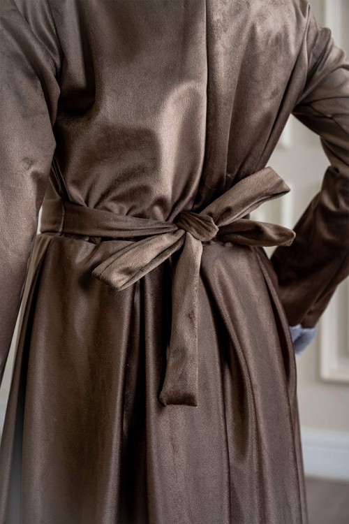 فستان-بناتي-طويل-متعدد-الألوان-مزين-بالفرو-في-الياقة-