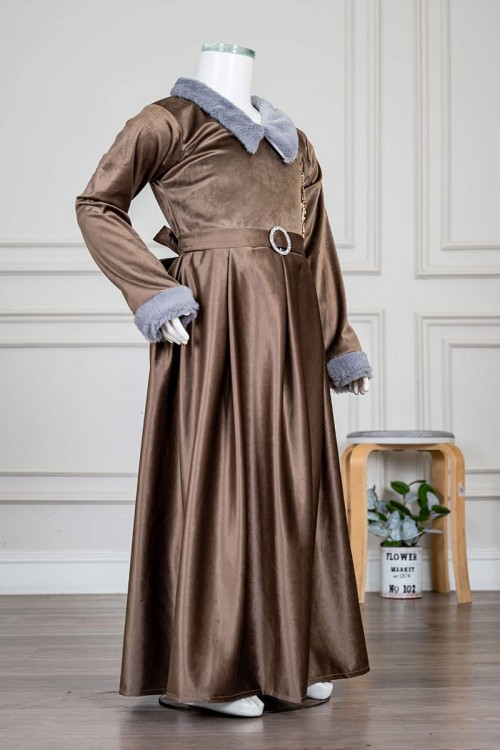 فستان-بناتي-طويل-متعدد-الألوان-مزين-بالفرو-في-الياقة-