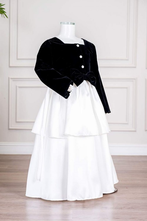 فستان بناتي طويل متعددة الألوان مزين بأزرار و فيونكة من الأمام ياقة مربعة و بأكمام طويلة و رباط في الخلف