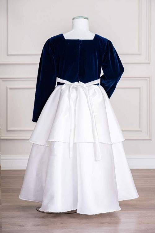 فستان بناتي طويل متعددة الألوان مزين بأزرار و فيونكة من الأمام ياقة مربعة و بأكمام طويلة و رباط في الخلف