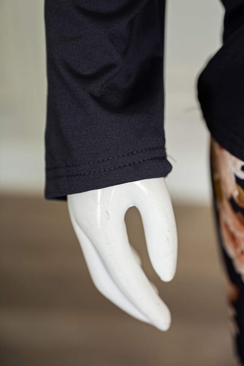 بيجاما-نسائية-قطعتين-لون-كحلي-ياقة-دائرية-بأزرار-مزينة-