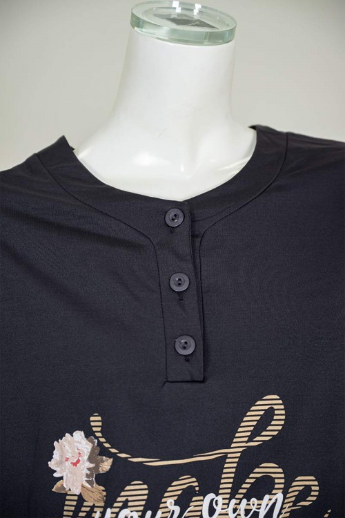 بيجاما-نسائية-قطعتين-لون-كحلي-ياقة-دائرية-بأزرار-مزينة-