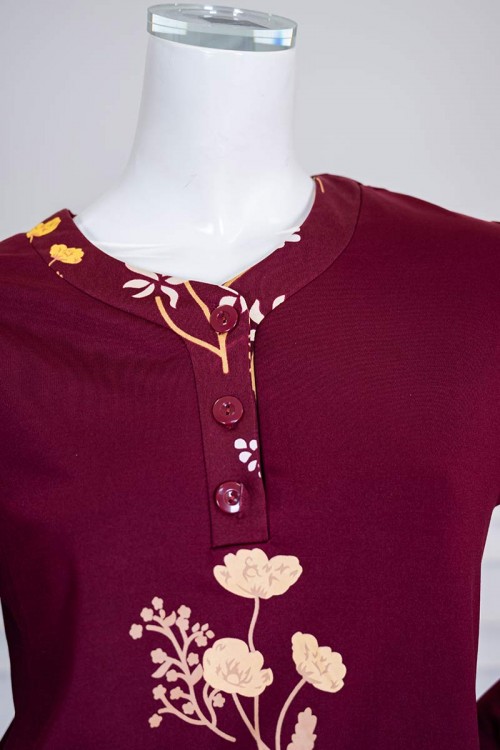 بيجاما-نسائية-قطعتين-لون-عودي-ياقة-دائرية-بأزرار-مزينة-برسومات-