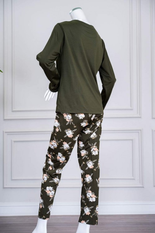 بيجاما-نسائية-قطعتين-لون-زيتي-ياقة-دائرية-بأزرار-مزينة-بكتابات-