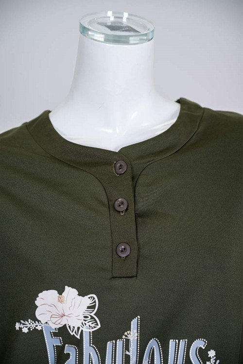 بيجاما-نسائية-قطعتين-لون-زيتي-ياقة-دائرية-بأزرار-مزينة-بكتابات-