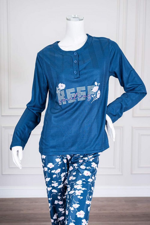 بيجاما-نسائية-قطعتين-لون-أزرق-ياقة-دائرية-بأزرار-مزينة-بكتابات