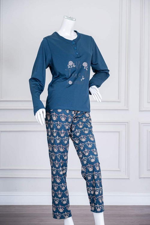 بيجاما-نسائية-قطعتين-لون-تركواز-ياقة-دائرية-بأزرار-مزينة-بكتابات-