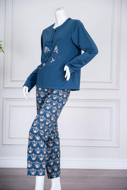 بيجاما-نسائية-قطعتين-لون-تركواز-ياقة-دائرية-بأزرار-مزينة-بكتابات-