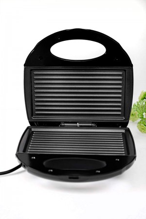 Electric sandwich maker, black color, with non-stick grid plates, 750 watts