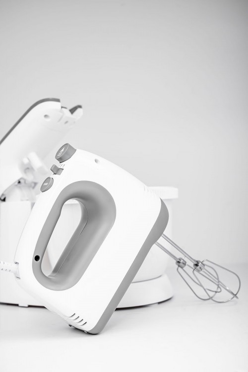 خلاط يدوي من كيون بوعاء دوار سعة 3.5 لتر و بقوة 300 واط يتضمن مضارب مختلفة