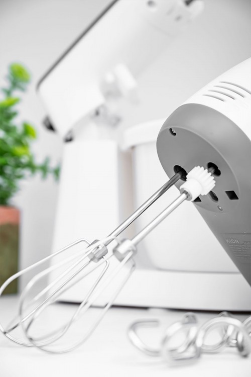 خلاط يدوي من كيون بوعاء دوار سعة 3.5 لتر و بقوة 300 واط يتضمن مضارب مختلفة