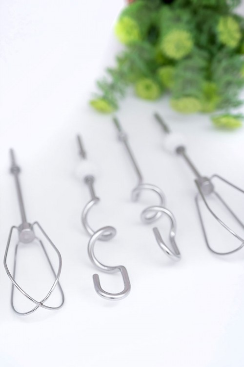 خلاط يدوي من كيون بوعاء دوار سعة 3.5 لتر و بقوة 300 واط يتضمن مضارب مختلفة