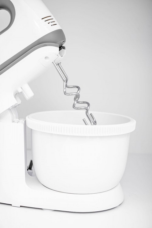 خلاط يدوي من كيون بوعاء دوار سعة 3.5 لتر و بقوة 300 واط يتضمن مضارب مختلفة