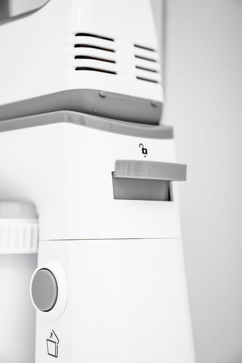 خلاط يدوي من كيون بوعاء دوار سعة 3.5 لتر و بقوة 300 واط يتضمن مضارب مختلفة