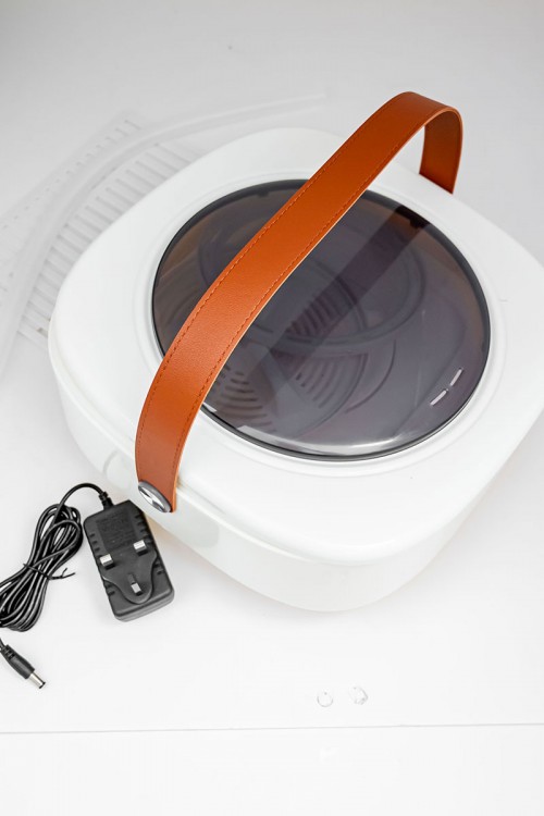 غسالة متنقلة قابل للطي لون أبيض و بيج بسعة 11 لتر و بقوة 40 واط