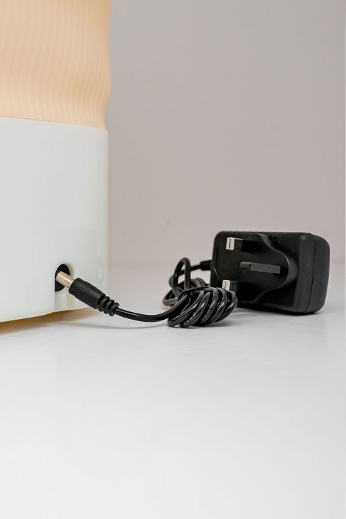 غسالة متنقلة قابل للطي لون أبيض و بيج بسعة 11 لتر و بقوة 40 واط