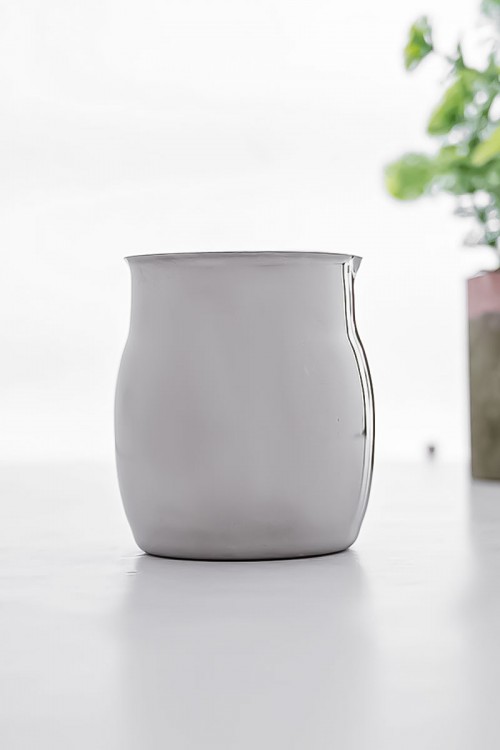 إبريق قهوة ستيل وسط لون فضي و أسود