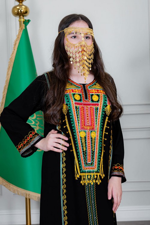 جلابية بناتي عسيري لون أسود بتطريز تراثي ملون من الأمام ياقة دائرية و أكمام طويلة