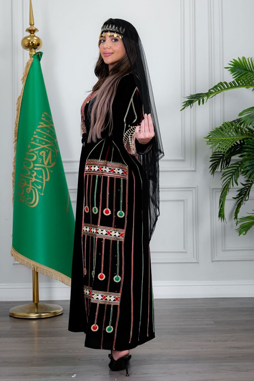 جلابية نسائي عسيري لون أسود بتطريز تراثي ملون ياقة مربعة و أكمام طويلة