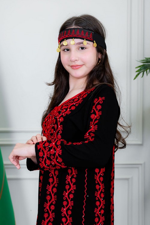 جلابية بناتي شمالي لون أسود بتطريز تراثي أحمر ياقة دائرية و أكمام طويلة