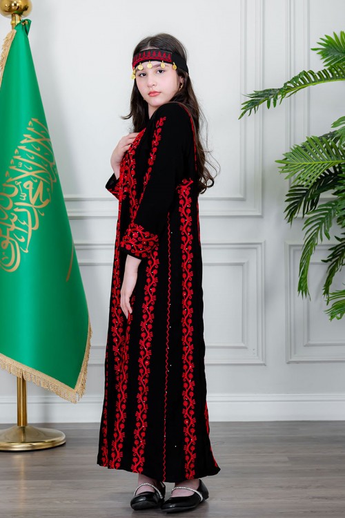 جلابية بناتي شمالي لون أسود بتطريز تراثي أحمر ياقة دائرية و أكمام طويلة