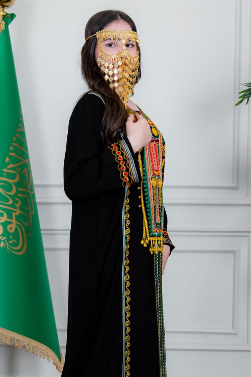 برقع نسائي لون ذهبي ليوم التأسيس