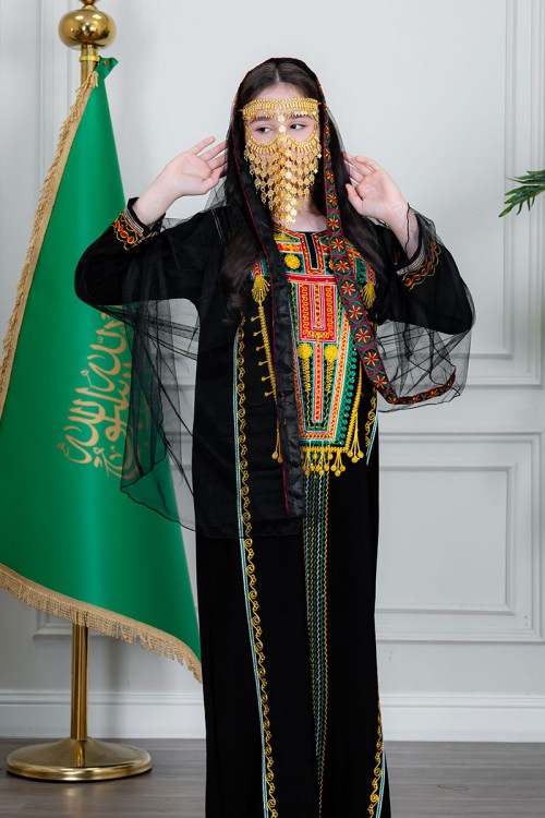 طرحة شيفون عسيري لون أسود مزينة بتطريز ملون من الأطراف