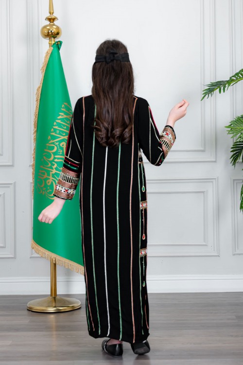 طوق شعر تراثي لون أسود مطرز باللون البيج و مزين بجنيهات ذهبية