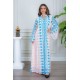 جلابية نسائية لون أبيض مزخرفة باللون السماوي و الوردي  ياقة عالية بقصة سبعة و بأكمام طويلة