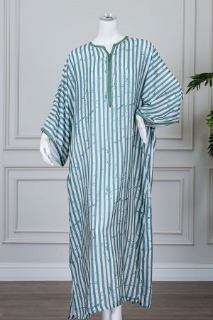 جلابية نسائية مغربية لون أخضر مقلم بكلفة مطرزة في الياقة و الأكمام