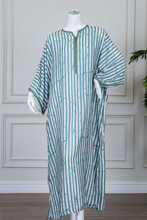 جلابية نسائية مغربية لون أخضر مقلم بكلفة مطرزة في الياقة و الأكمام