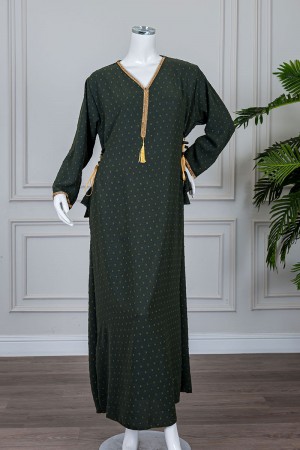 جلابية نسائية لون زيتي منقطة و مزينة بكلفة في الياقة و الأكمام و برباط في الجانبين