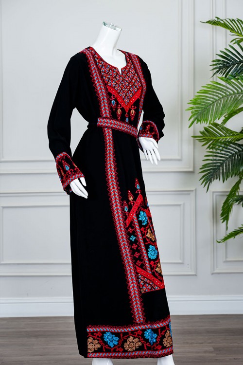 جلابية نسائي شمالي لون أسود بتطريز تراثي ملون ياقة دائرية و أكمام طويلة بحزام في الخصر