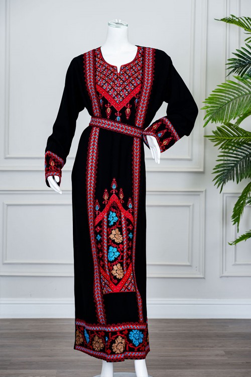 جلابية نسائي شمالي لون أسود بتطريز تراثي ملون ياقة دائرية و أكمام طويلة بحزام في الخصر