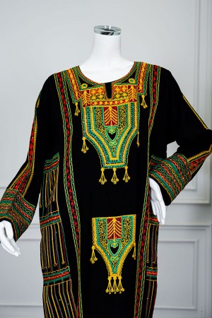 جلابية نسائي عسيري لون أسود بتطريز تراثي ملون ياقة دائرية و أكمام طويلة