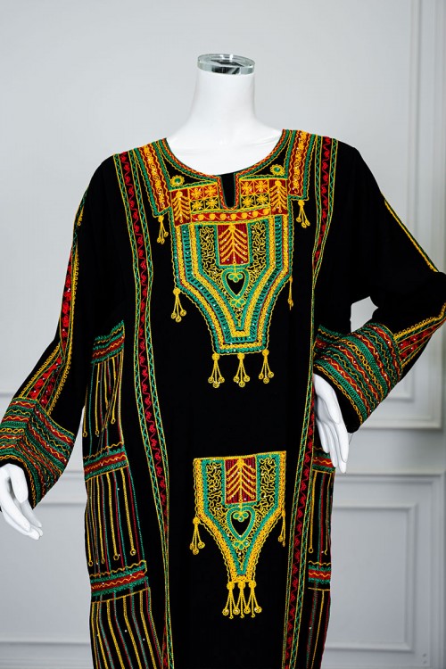 جلابية نسائي عسيري لون أسود بتطريز تراثي ملون ياقة دائرية و أكمام طويلة