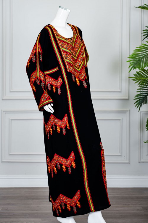 جلابية نسائي عسيري لون أسود بتطريز تراثي ملون ياقة دائرية و أكمام طويلة