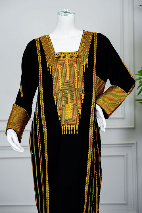 جلابية نسائي عسيري لون أسود بتطريز تراثي ملون ياقة مربعة و أكمام طويلة