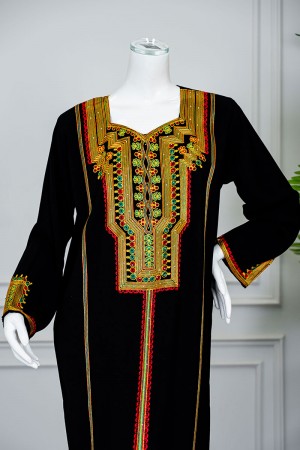 جلابية نسائي عسيري لون أسود بتطريز تراثي ملون ياقة مربعة بقصة سبعة و أكمام طويلة