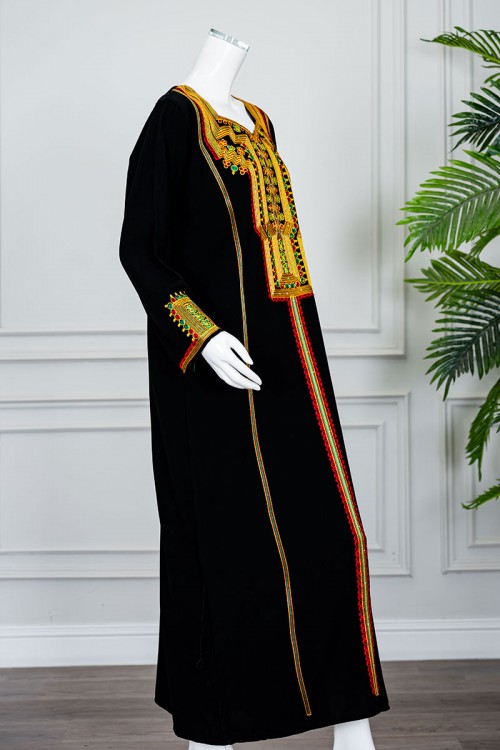 جلابية نسائي عسيري لون أسود بتطريز تراثي ملون ياقة مربعة بقصة سبعة و أكمام طويلة