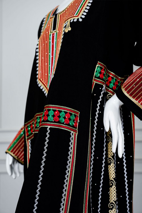 جلابية نسائي عسيري لون أسود بتطريز تراثي ملون ياقة دائرية و أكمام طويلة