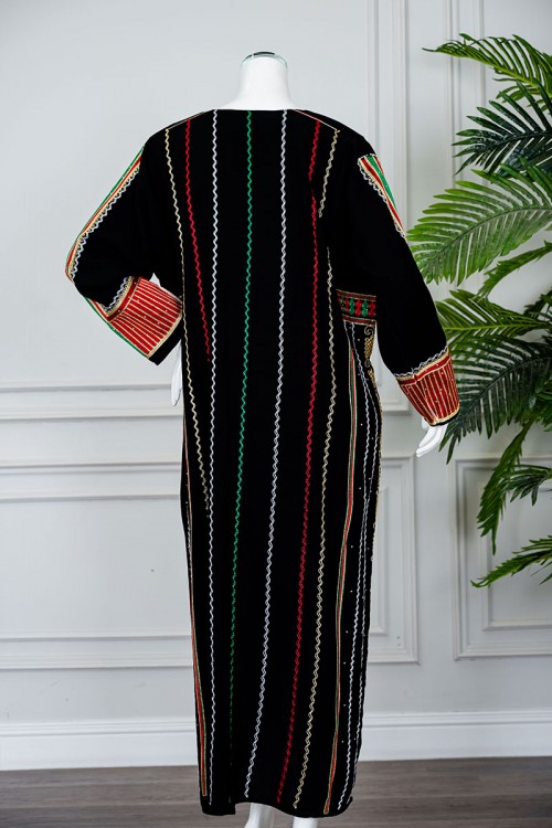 جلابية نسائي عسيري لون أسود بتطريز تراثي ملون ياقة دائرية و أكمام طويلة