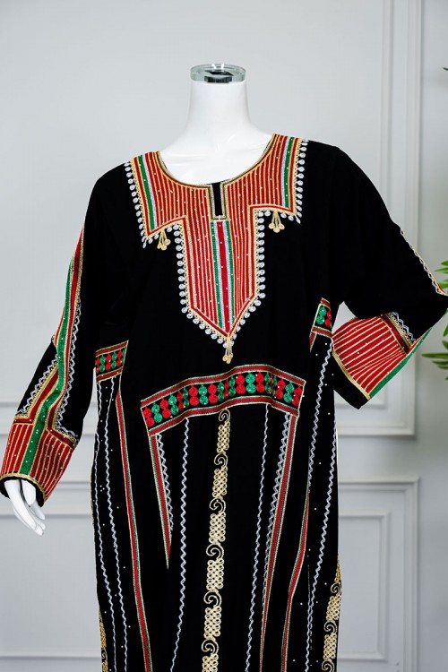 جلابية نسائي عسيري لون أسود بتطريز تراثي ملون ياقة دائرية و أكمام طويلة